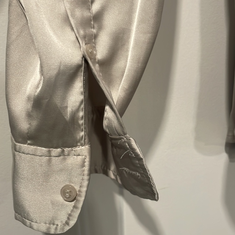 H&M Button Down Top - Picture 3 of 3